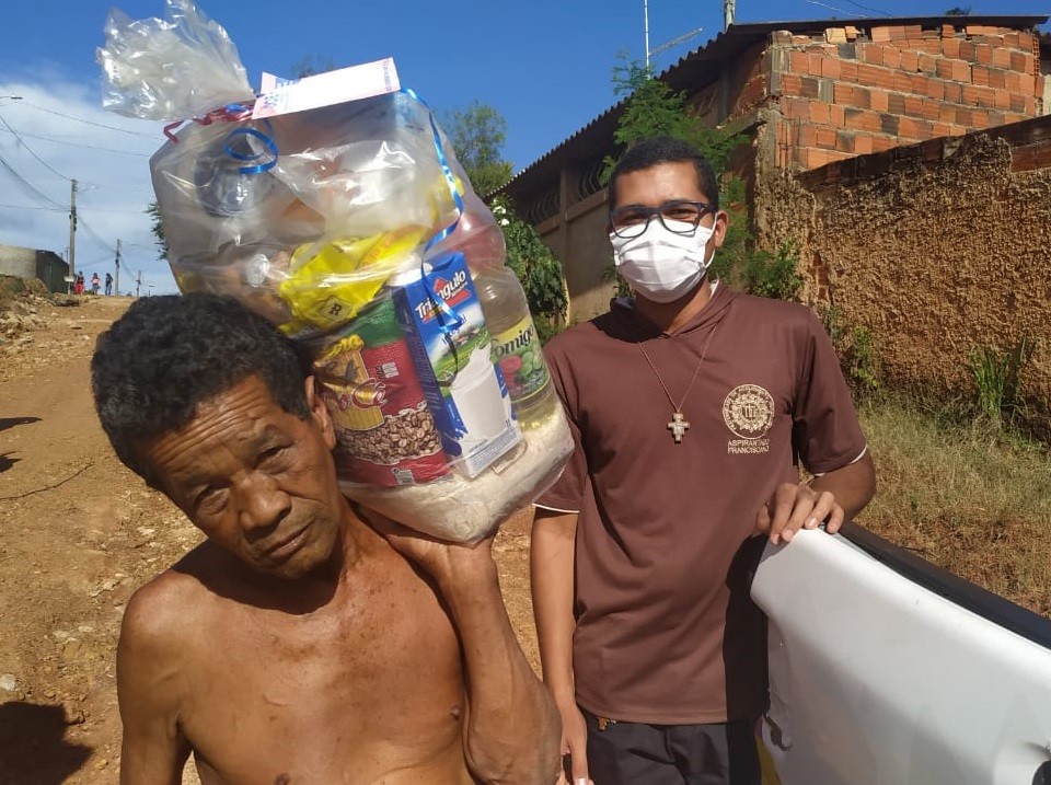 Fundação Frei João Batista Vogel lança projeto DOE e arrecada 25 toneladas de alimentos