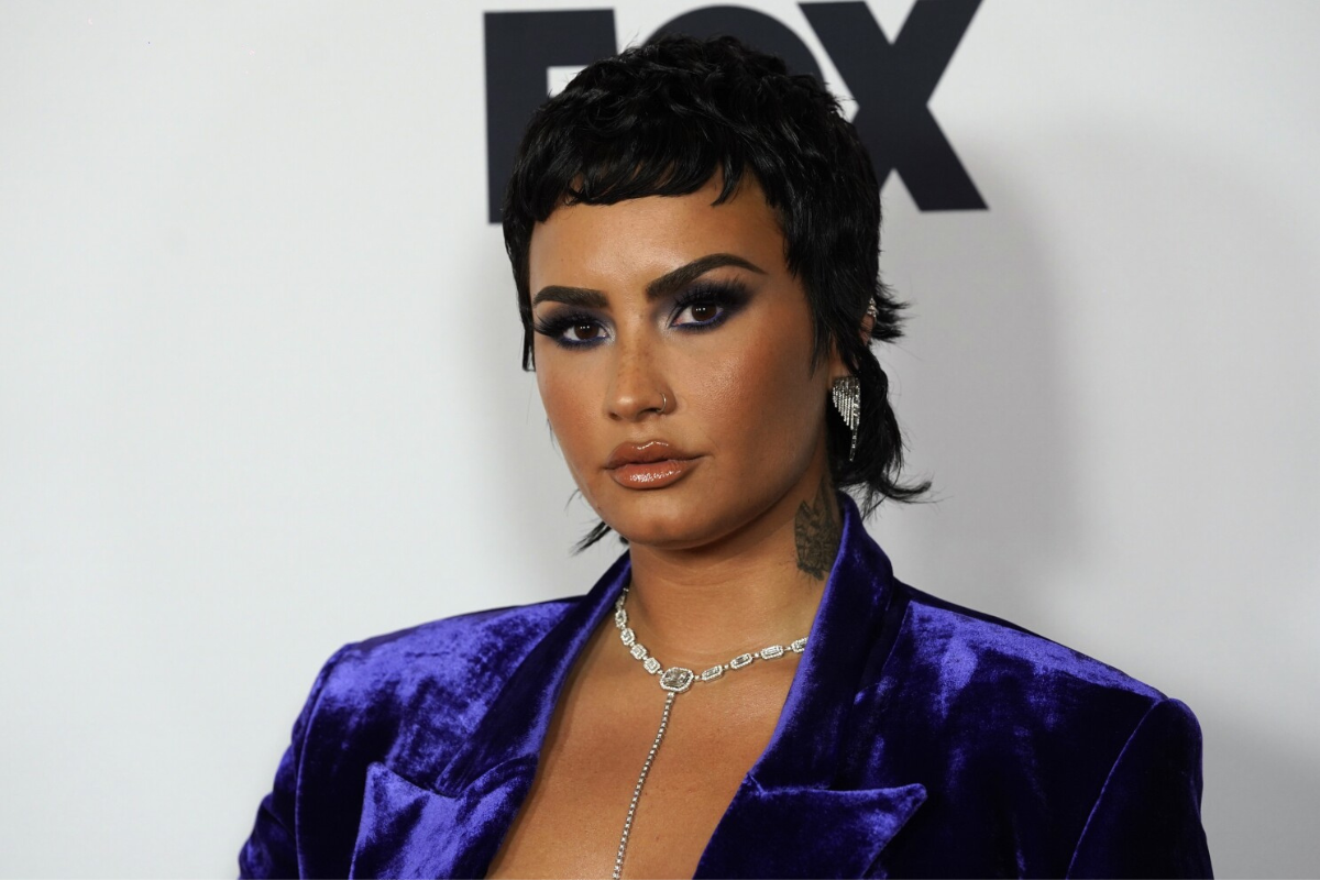 Demi Lovato presenteia fãs com trecho do single "29" do novo projeto inédito, "HOLY FVCK"