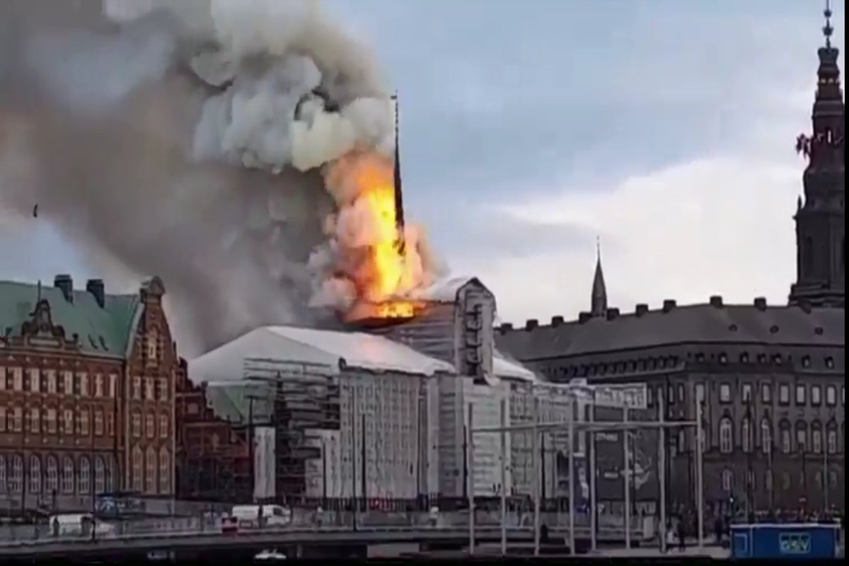 Incêndio destrói prédio histórico na Dinamarca; veja como era antes da tragédia