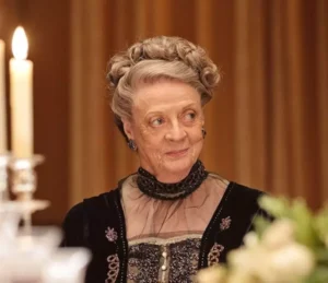 Maggie Smith como Condessa Viúva de Grantham, em 2010 (Foto: Reprodução / Amazon Prime)